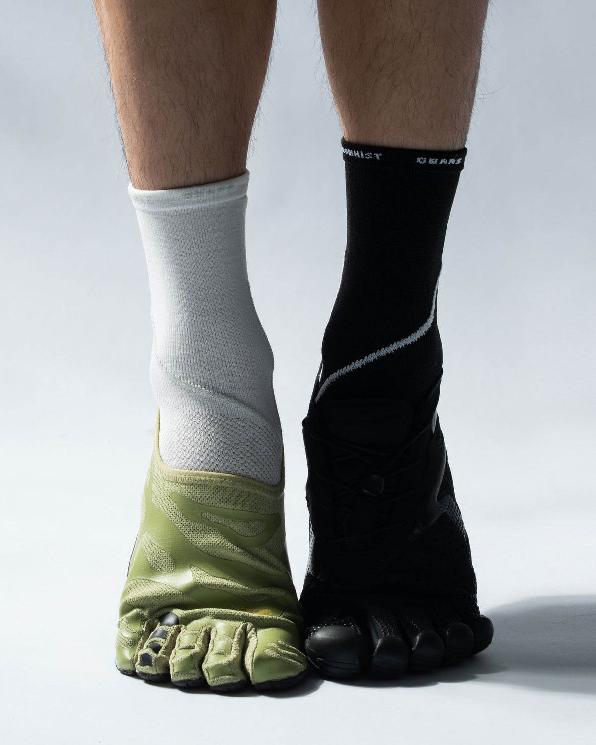 nozzle quiz Anti-Slip Fivefingers Socks / Fly White - Wild Camping