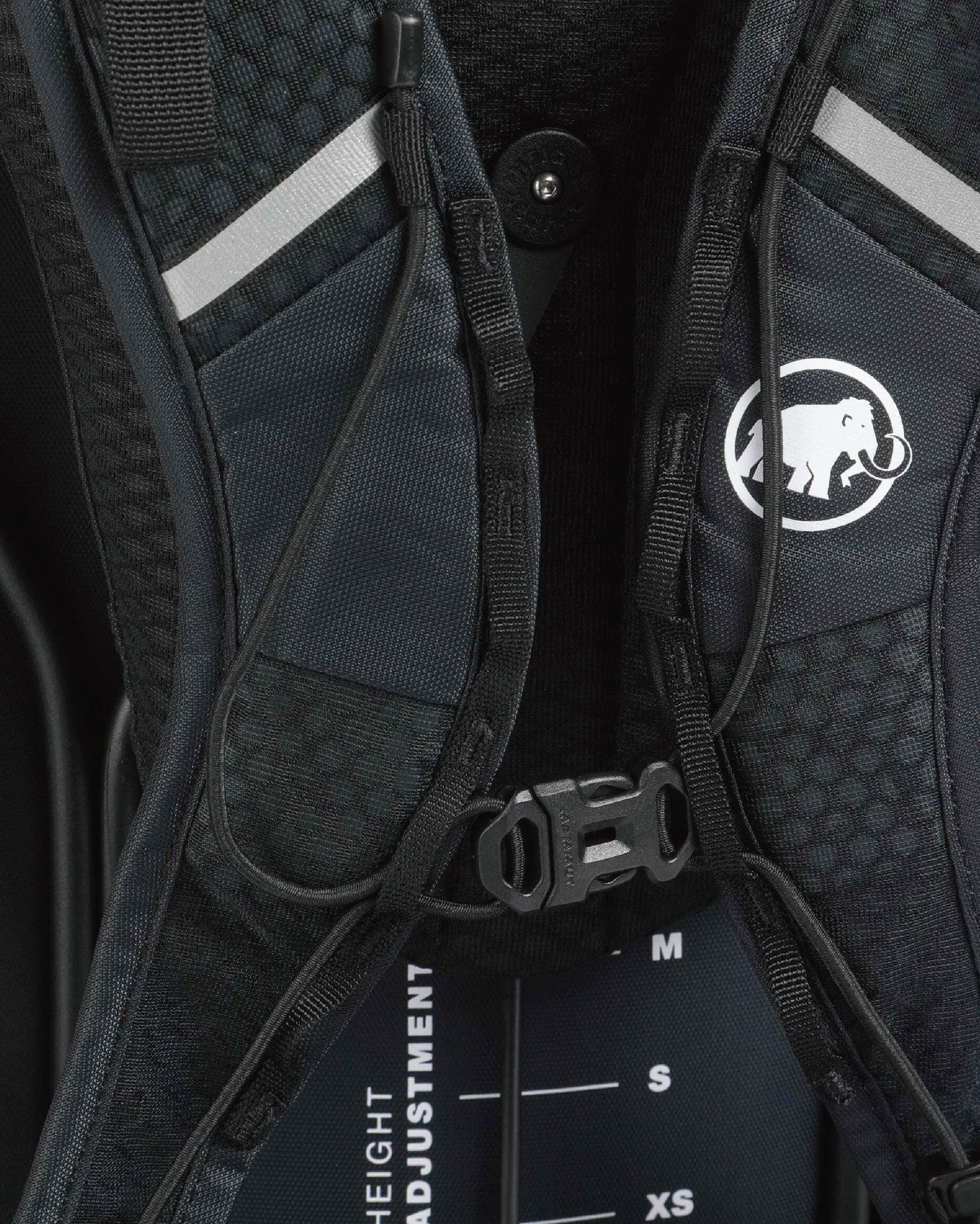 Mammut Ducan Spine 28-35 / Black