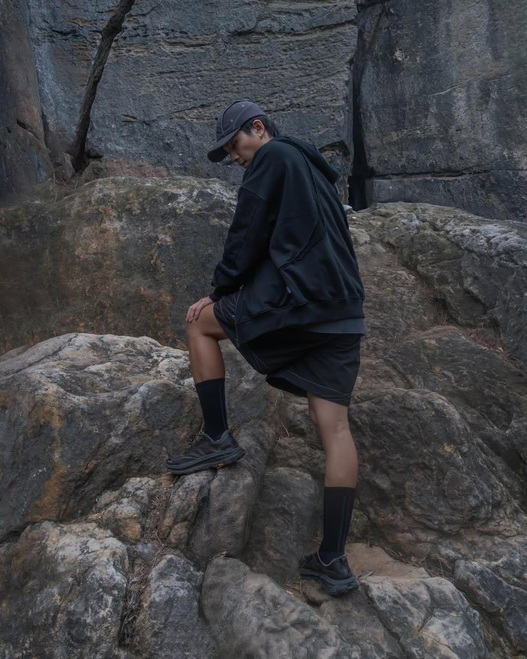 nozzle quiz Airy Wool Socks / Black