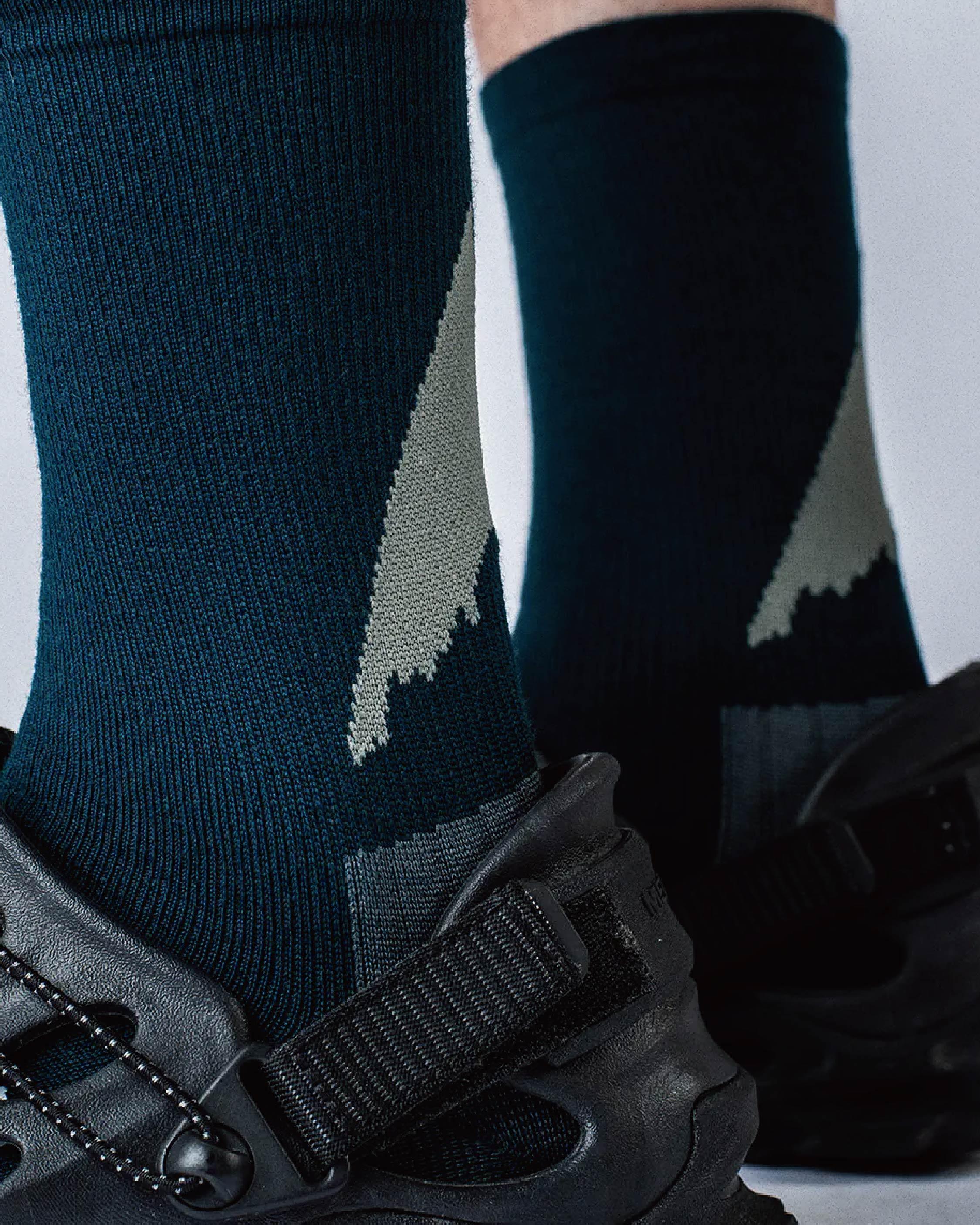 HANCHOR x nozzle quiz Feather Merino Wool Socks - Wild Camping