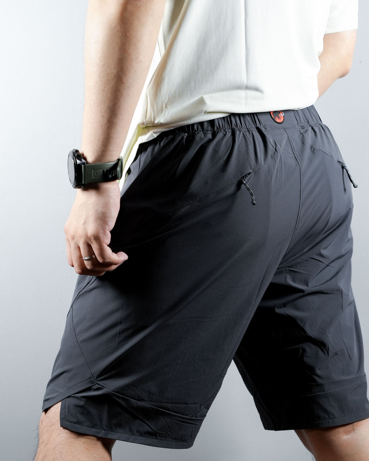 Hiking Patrol x Mammut Light Shorts / Gabbro - Wild Camping