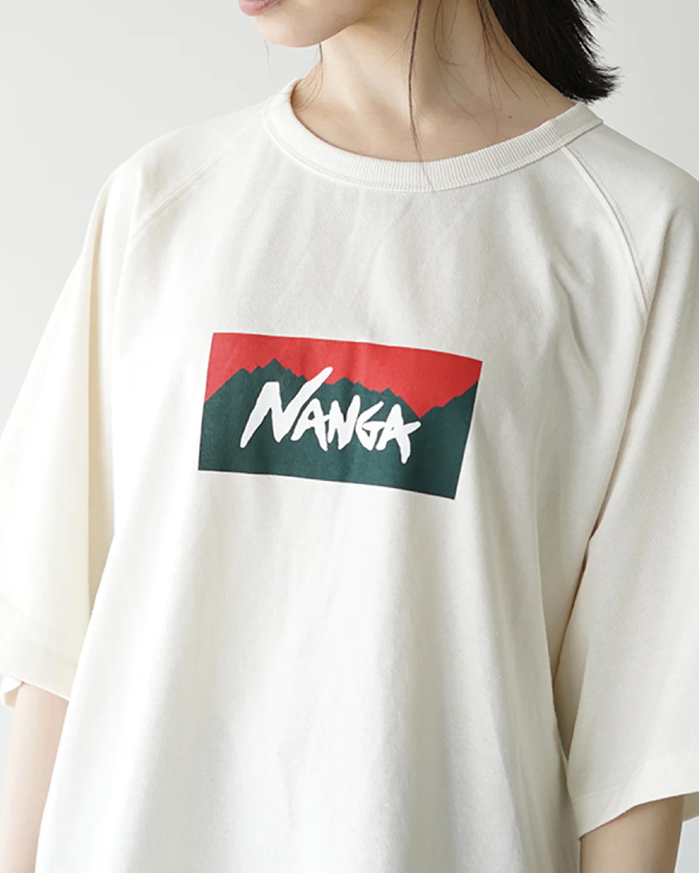 NANGA×竹内俊太郎 ボックスロゴルーズフィットTシャツ