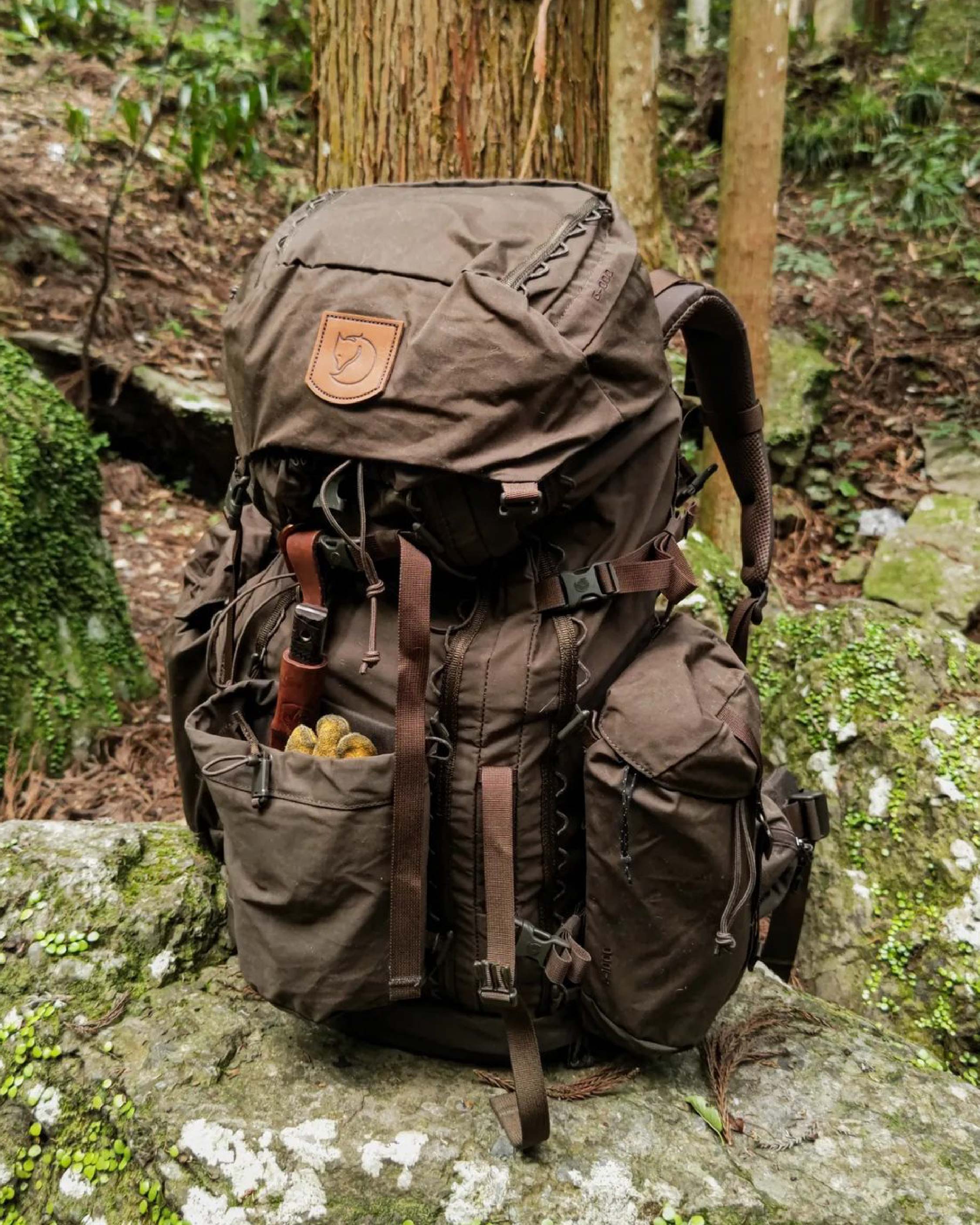 FJALL RAVEN フェールラーベン Singi 48 Dark Olive - 登山用品