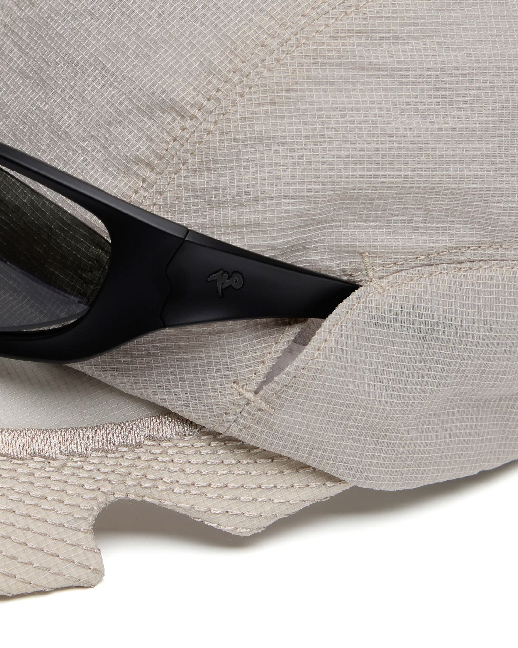 720armour x nozzle quiz LUKE Sunglasses / Chameleon - Wild Camping