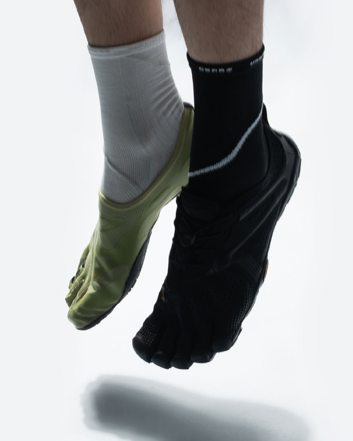 nozzle quiz Anti-Slip Fivefingers Socks / Fly White - Wild Camping