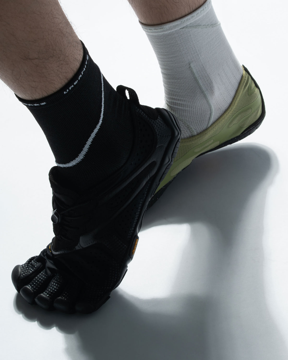 nozzle quiz Anti-Slip Fivefingers Socks / Fly White - Wild Camping