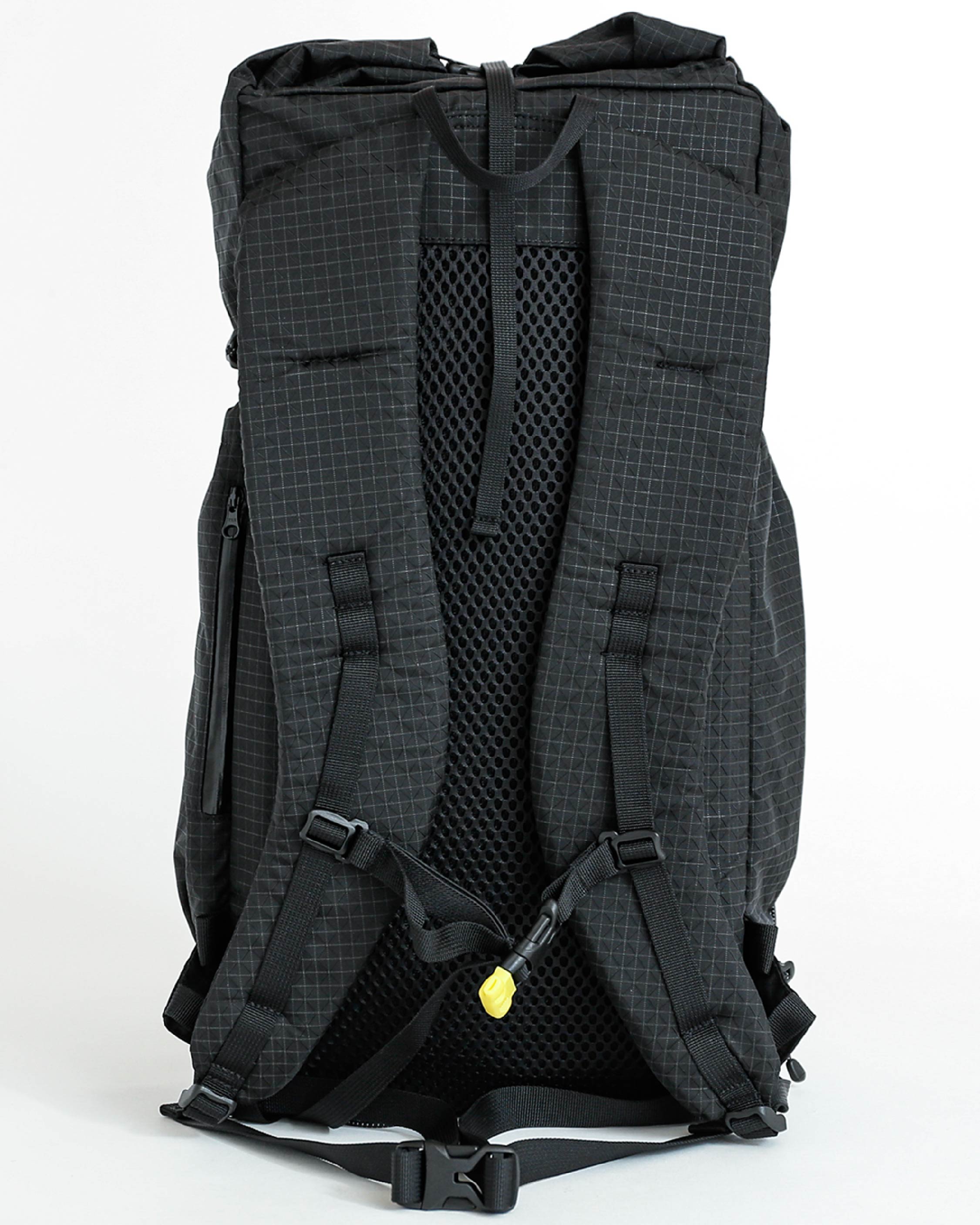 CAYL Gaya Roll Top (b-grid solid) / Black