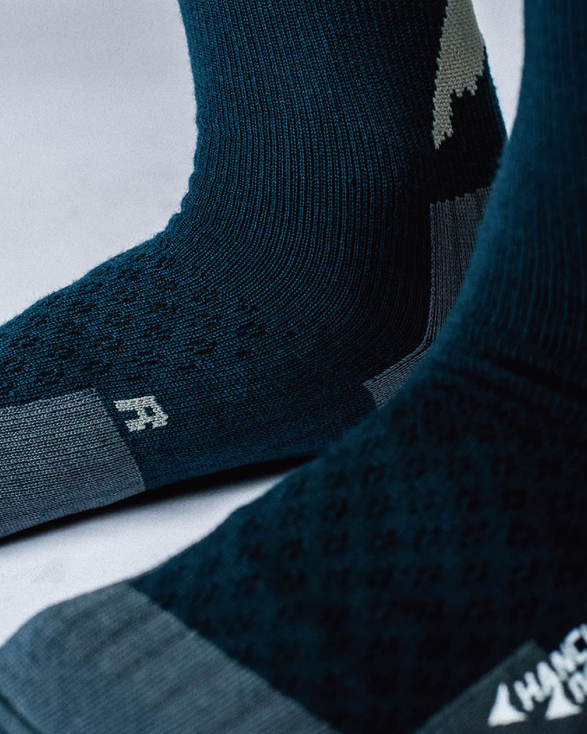 HANCHOR x nozzle quiz Feather Merino Wool Socks