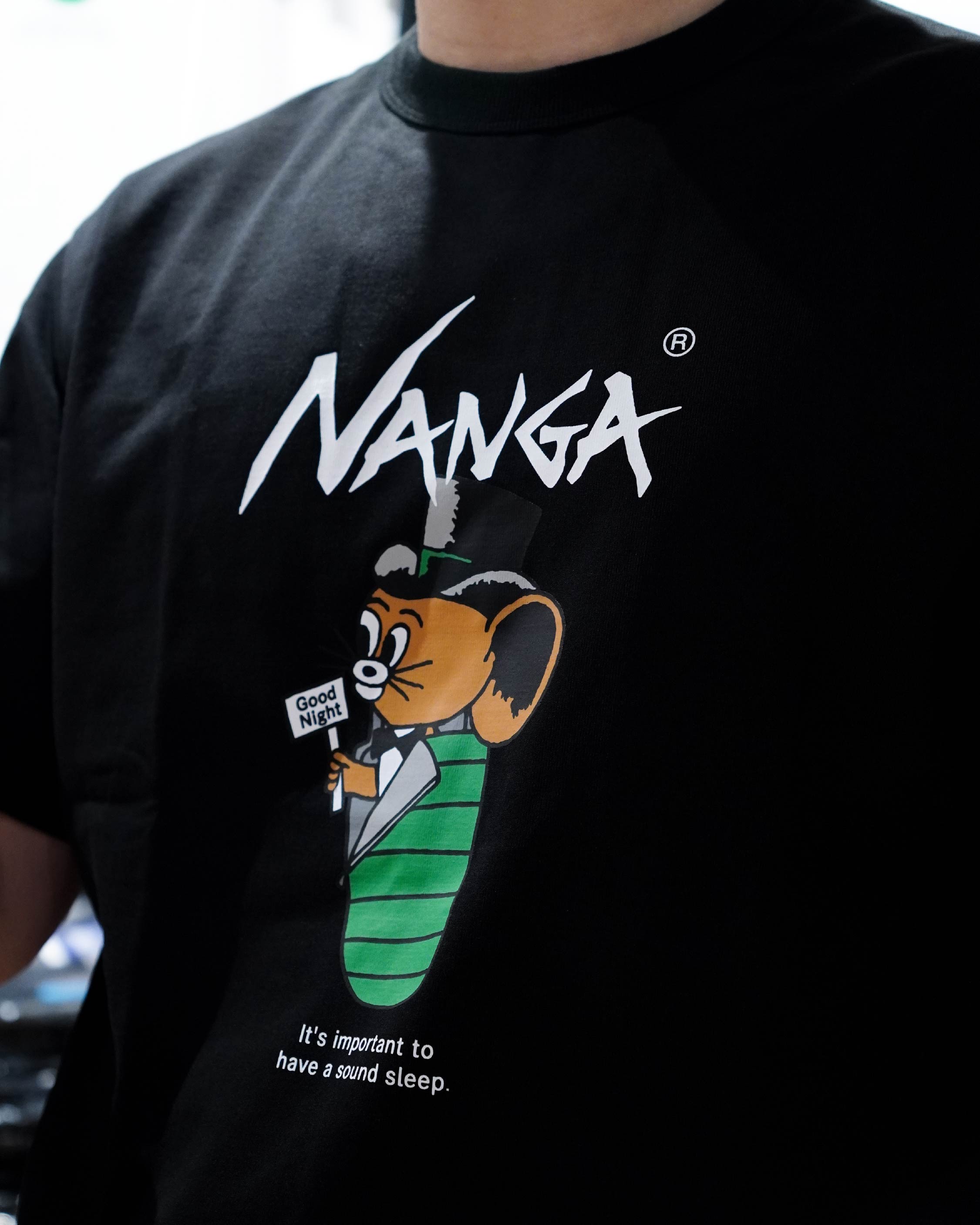 Nanga × Jerry Ukai ECO HYBRID Sleeping Jerry Marquez Tee