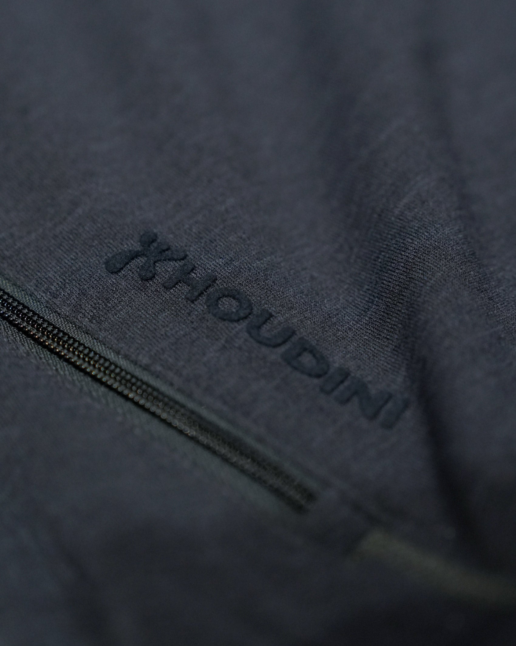 Houdini M's Outright Houdi / Rock Black - Wild Camping
