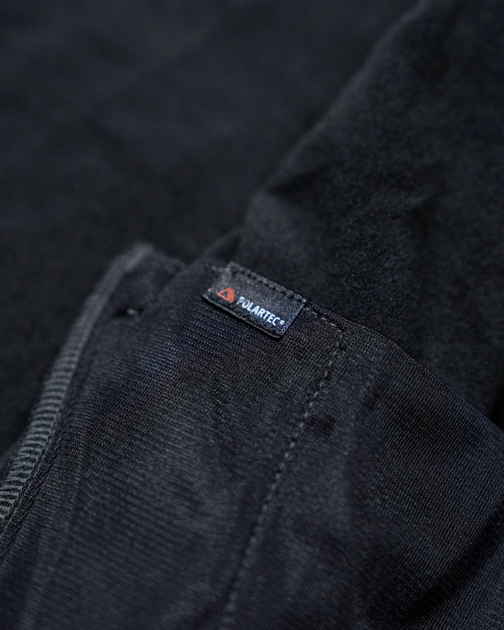 Houdini M's Outright Houdi / Rock Black - Wild Camping