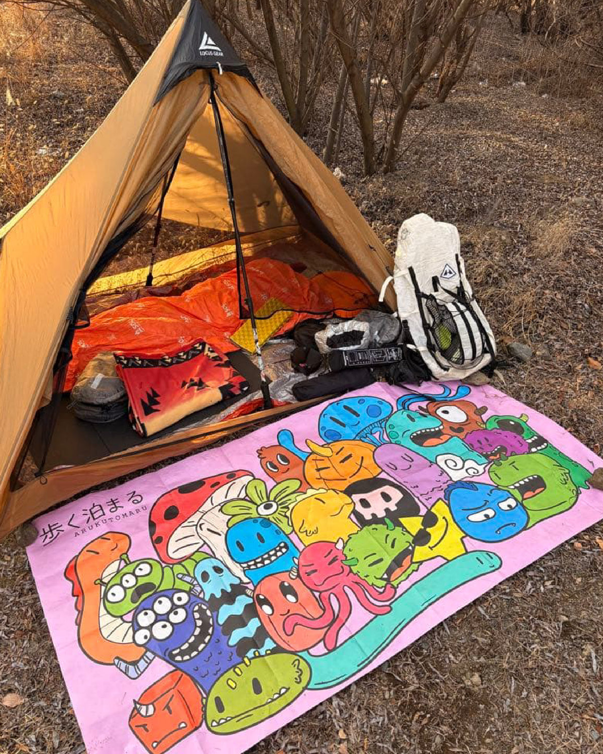 步く泊まる ARUKUTOMARU Monsters Pop Tyvek Sheet - Wild Camping