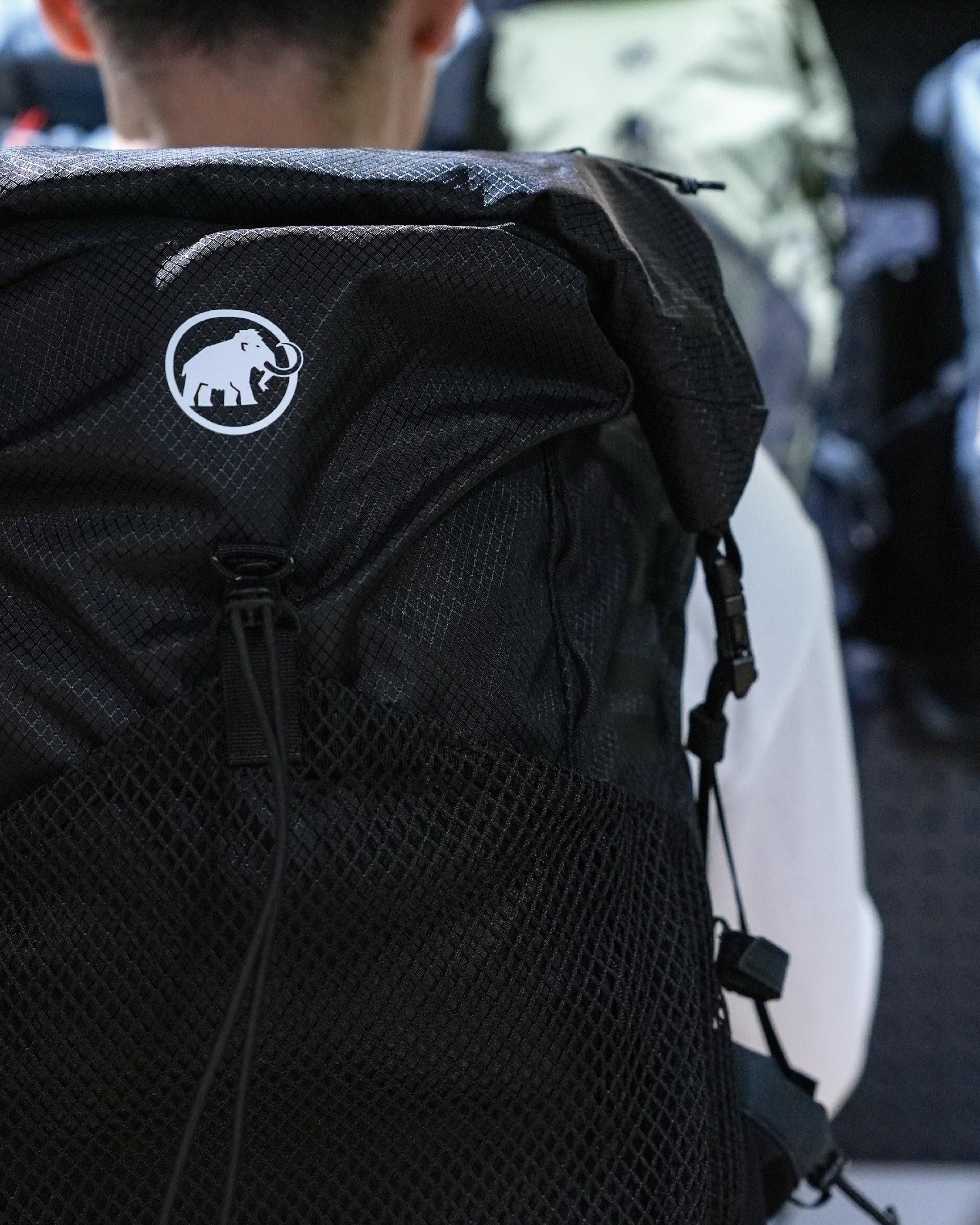 Mammut Ducan Spine 50-60 / Black - Wild Camping