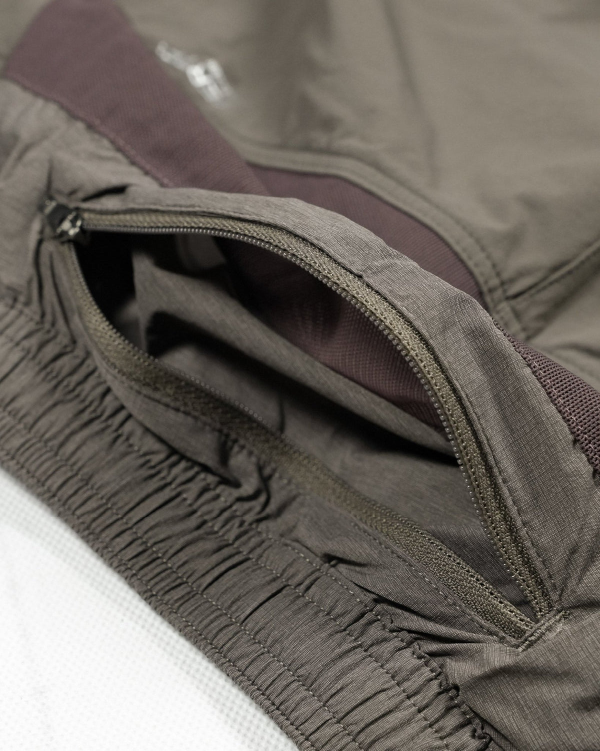 Teton Bros. ELV1000 5.5in Hybrid Short / Chocolate - Wild Camping